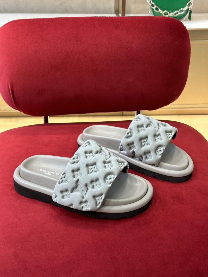 l0vis Vvtt0n slippers